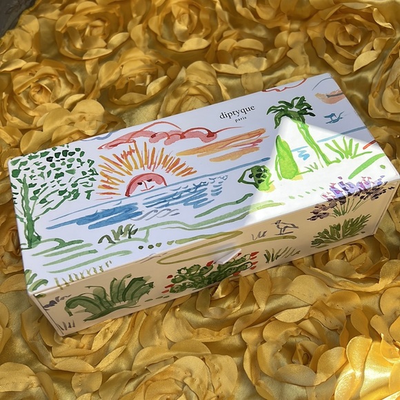 Set of 3 Scented Votive Candles
DIPTYQUE 3/70g-3/2.4oz - Picture 3 of 6